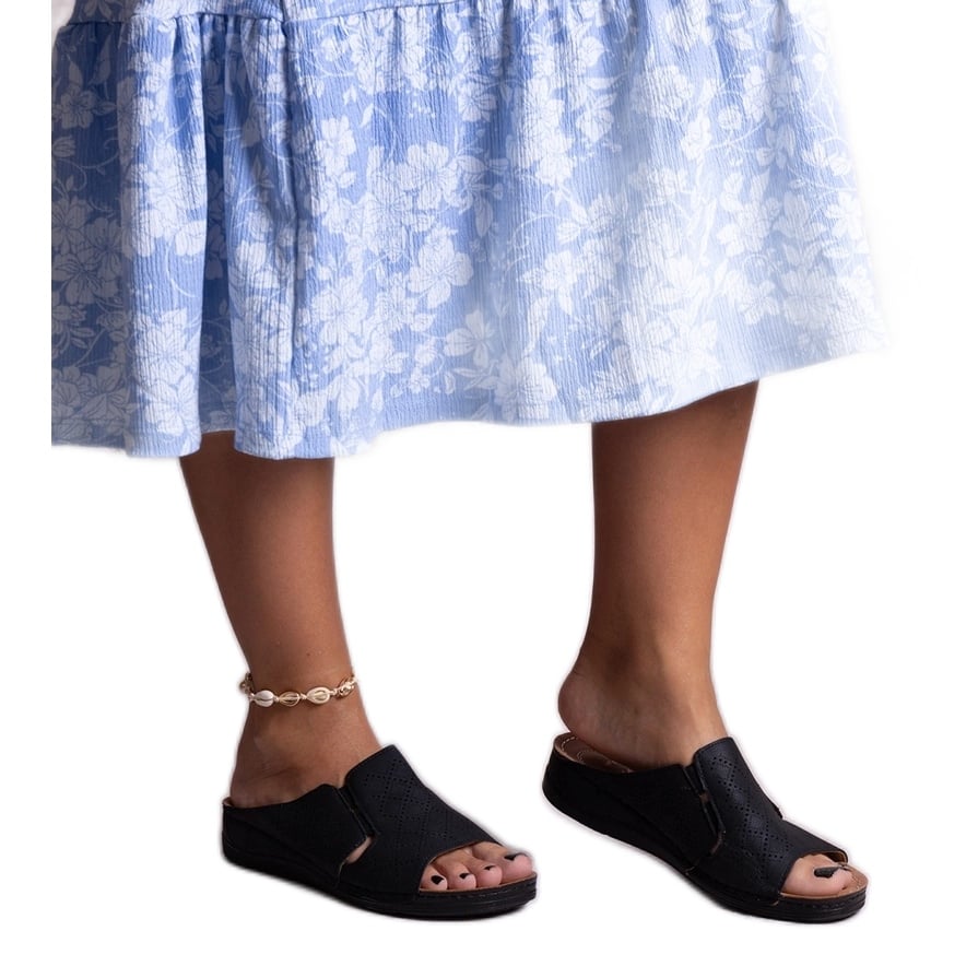 Czarne perforowane klapki Marouna