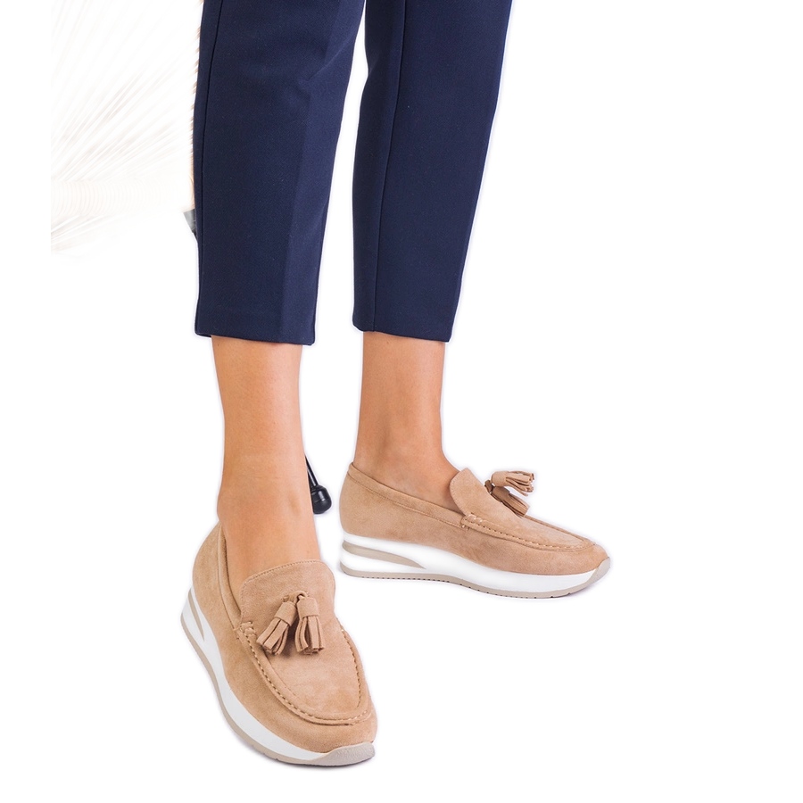 Beżowe damskie mokasyny na platformie z frędzlami beżowy