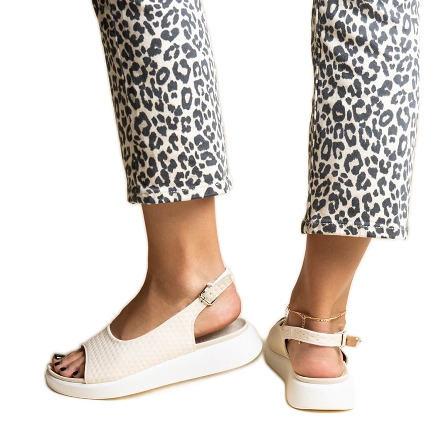 Beżowe sandały na grubszej podeszwie Hamonda beżowy