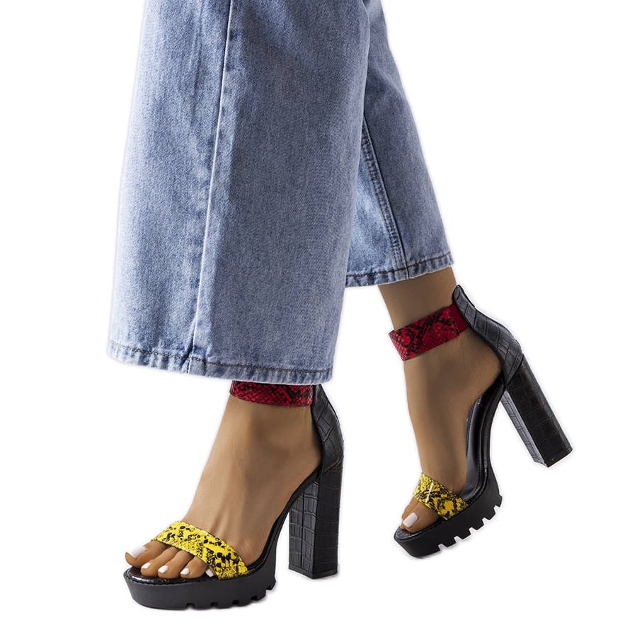 Żółte sandały z wężowym printem Knoxville