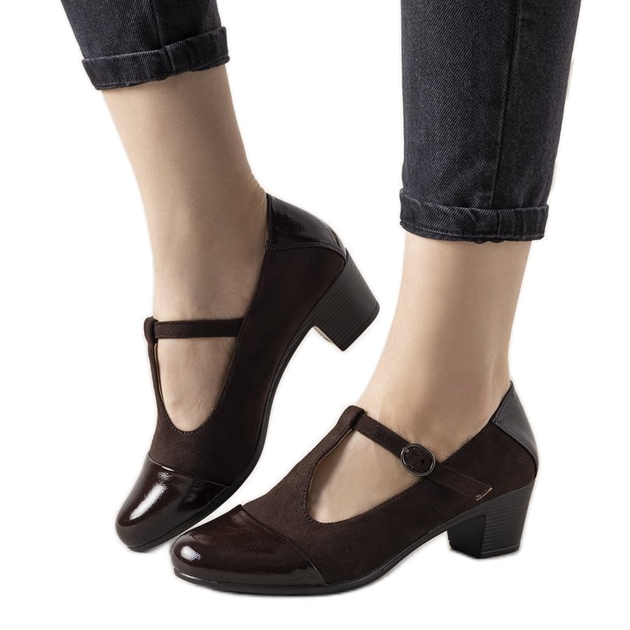 Brązowe czółenka na słupku z lakierowanym noskiem Dessert