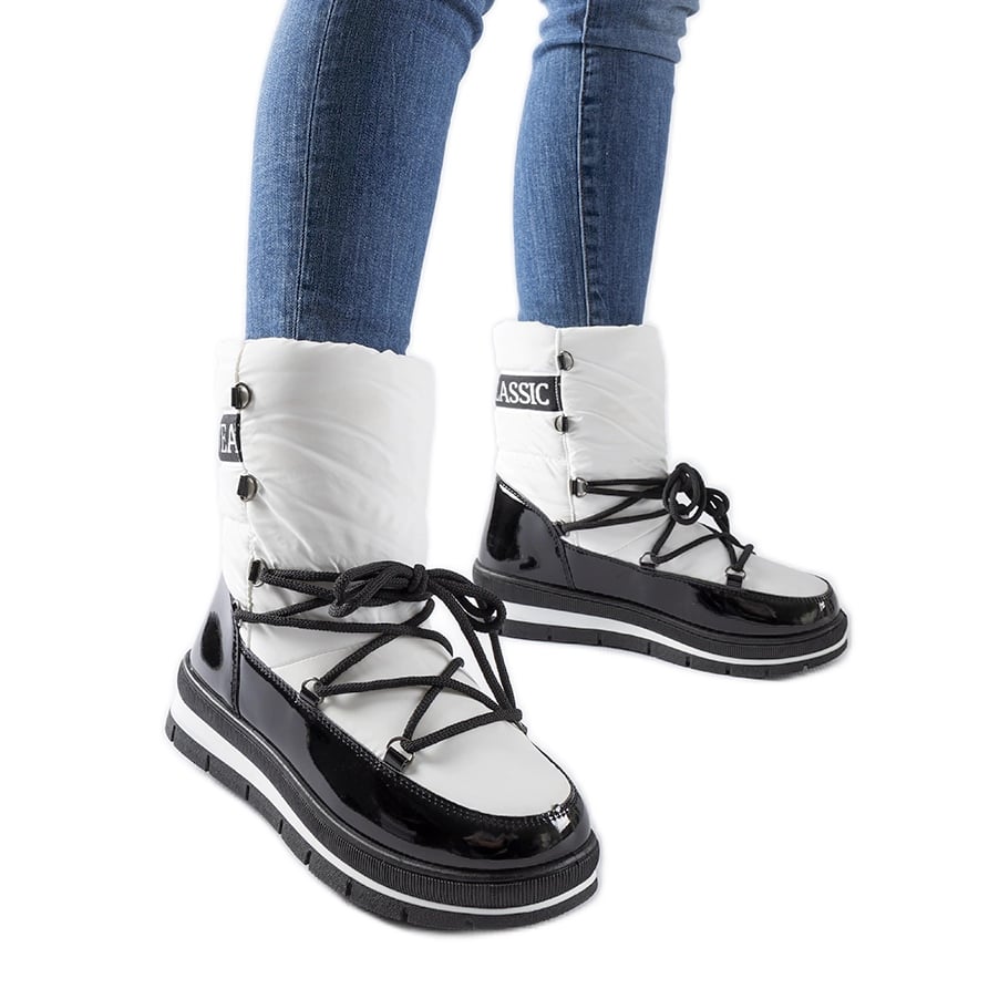 Białe śniegowce na platformie Vineyard