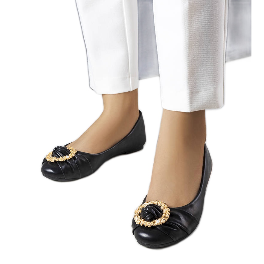 Czarne balerinki ze złotą ozdobą Antoinette