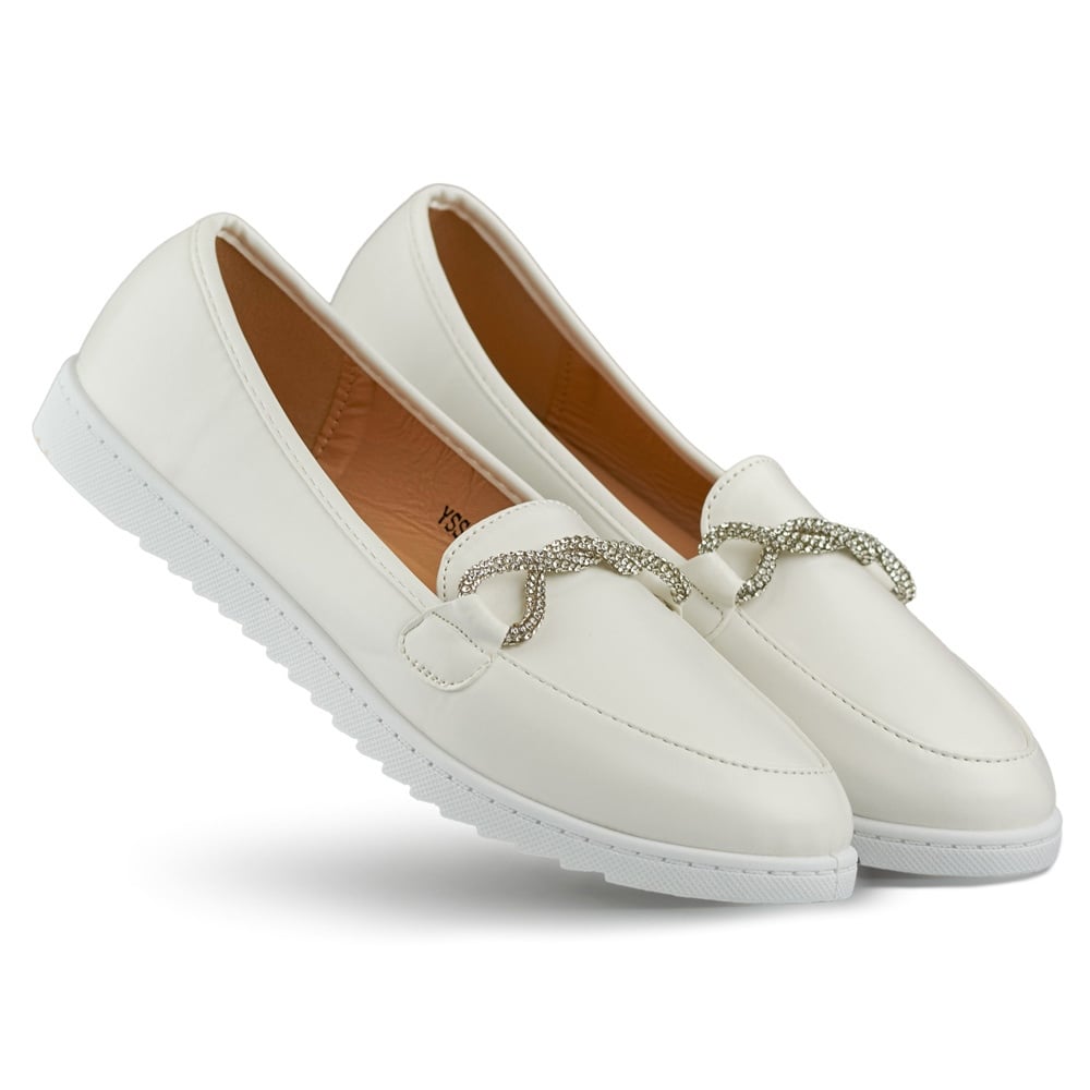 Wygodne białe mokasyny damskie z cyrkoniami