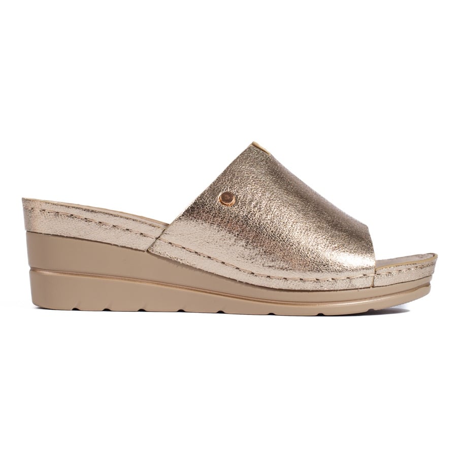 Złote damskie klapki na koturnie złoty