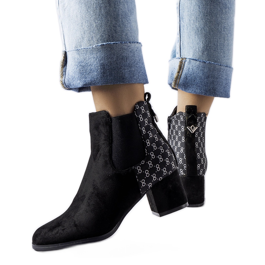 Czarne botki na niskim słupku eko-zamsz Monte