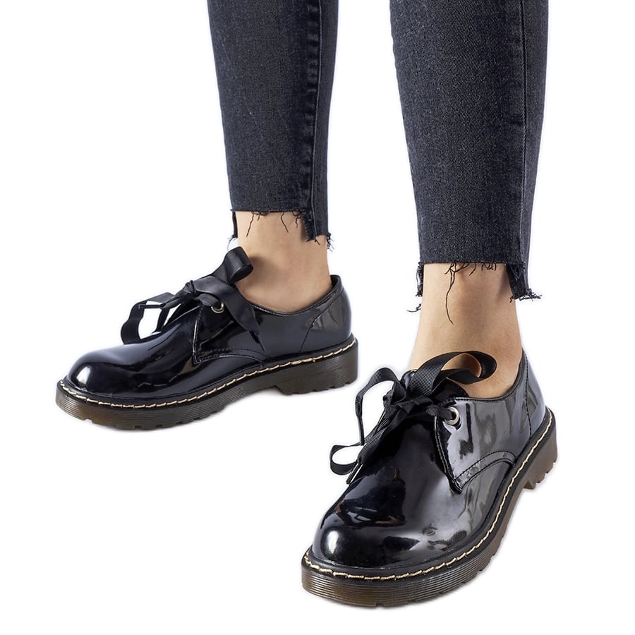 Czarne lakierowane półbuty z kokardką Rodriguez