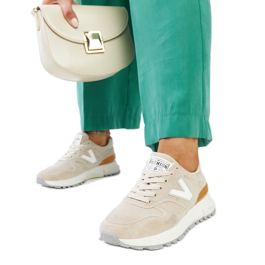 Beżowe sneakersy na grubszej podeszwie Olonio beżowy