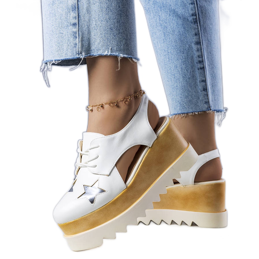 PA1 Białe półbuty na koturnie Joan