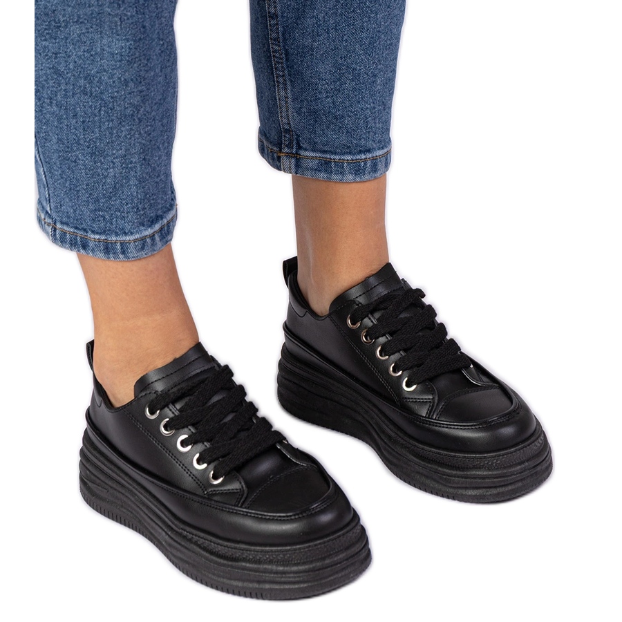 Czarne damskie trampki na wysokiej podeszwie