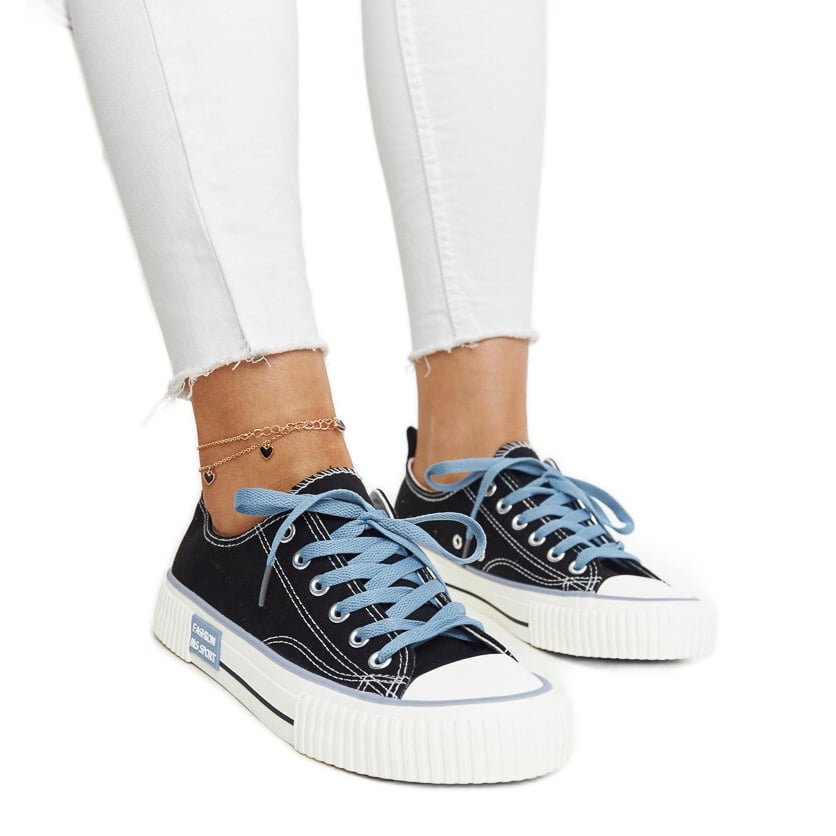 Czarne trampki z kolorową sznurówką Jadranka