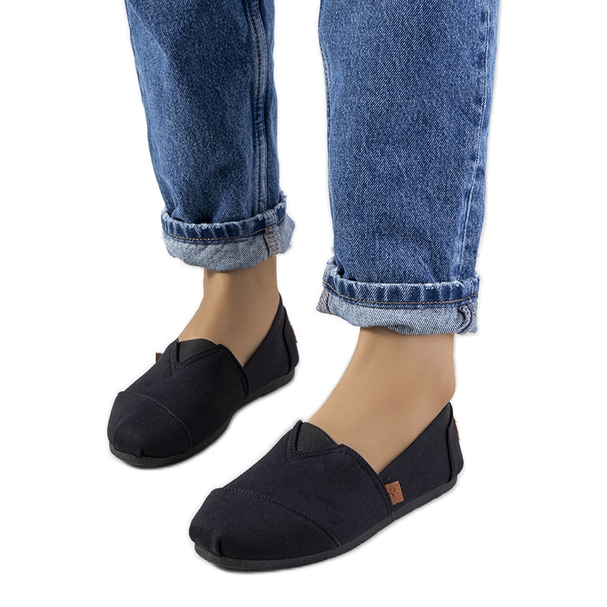 Czarne tenisówki Basser