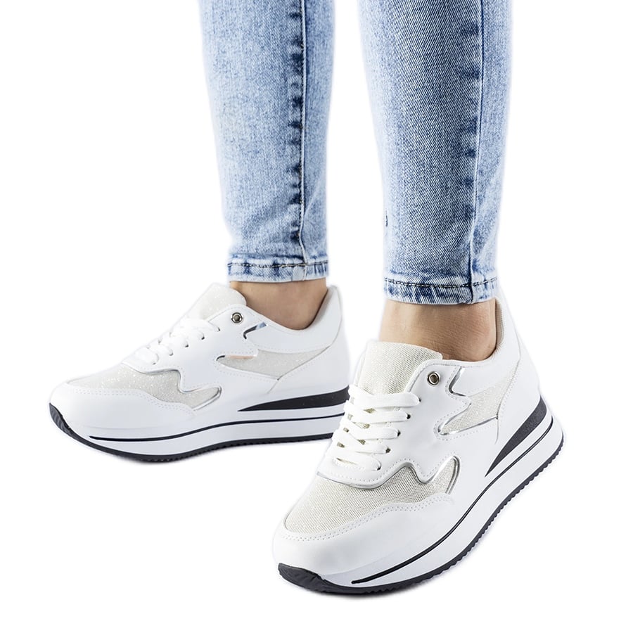 Białe sneakersy na platformie Inès