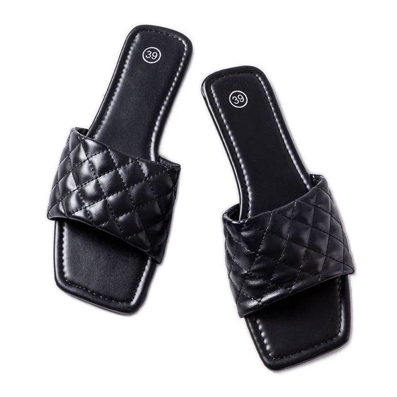 Czarne eleganckie klapki z pikowaniem Labrie