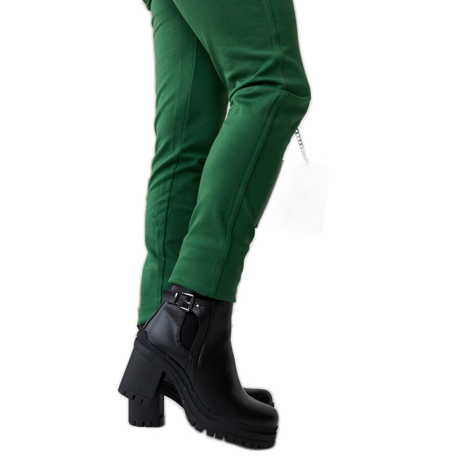 Czarne botki na niskim słupku ze szlufką Favale