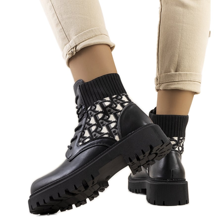 BM Czarne botki z elastyczną cholewką Giganti beżowy