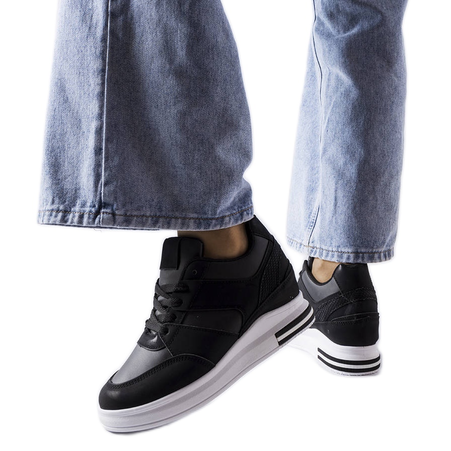 Czarne sneakersy na koturnie CinqMars