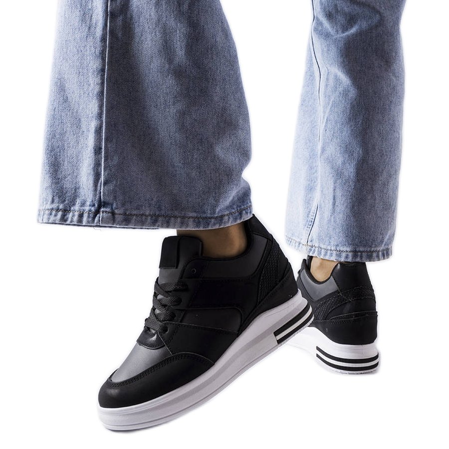 Czarne sneakersy na koturnie CinqMars