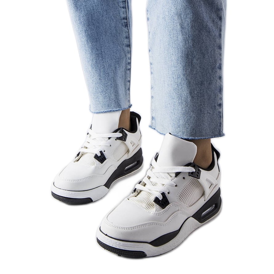 Białe sneakersy z łączonych materiałów Malas