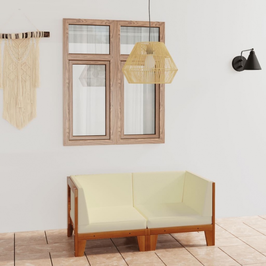 2-osobowa sofa z kremowymi poduszkami, lite drewno akacjowe