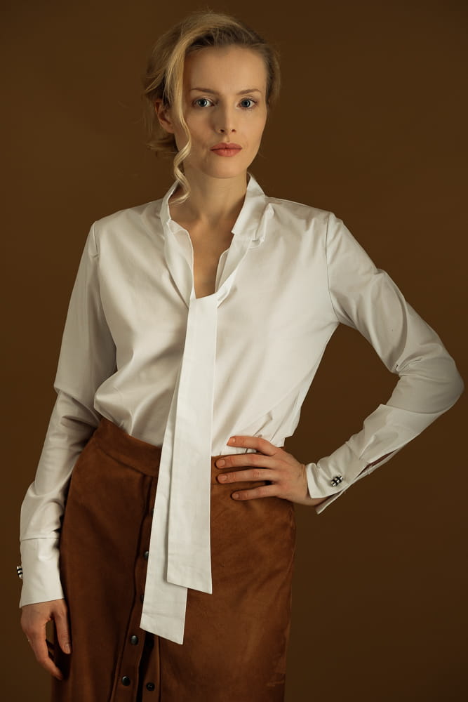 Biała koszula z kokardą