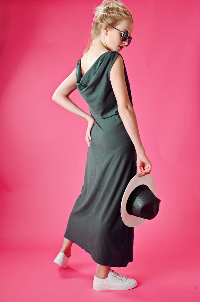 Długa Sukienka z Kamykiem Grafit