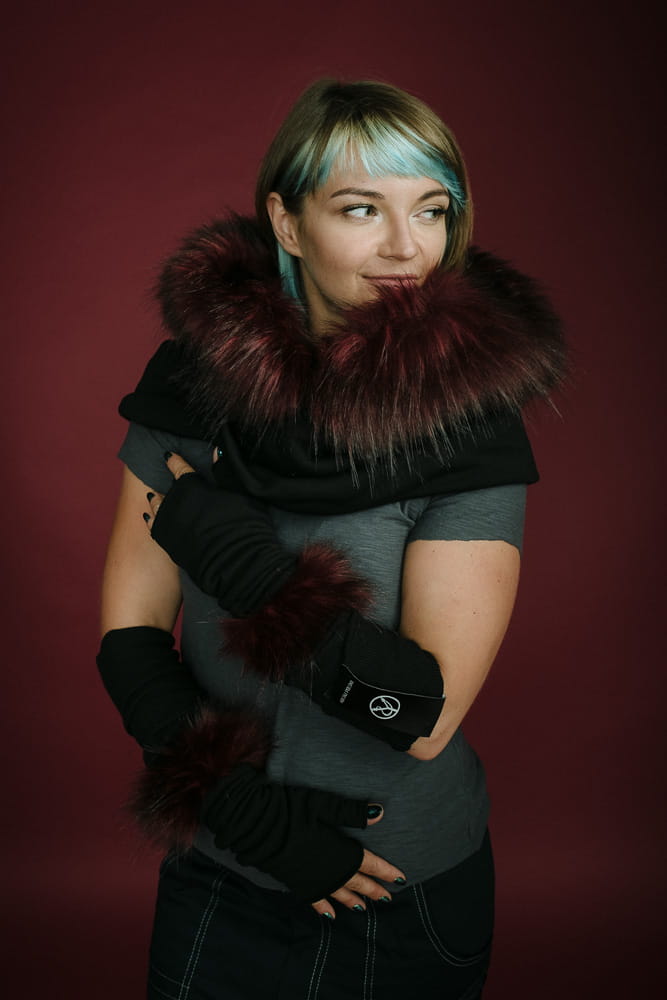 Rękawiczki Łotrzyce Czarne z futrem bordo