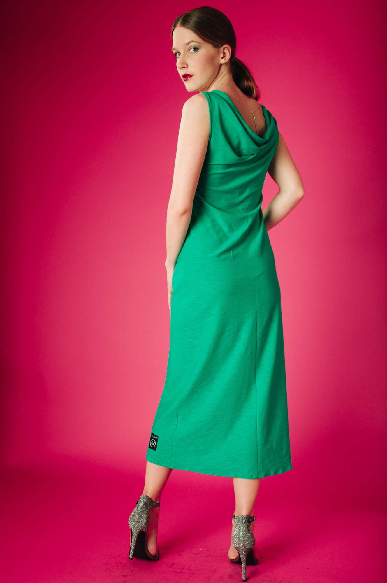 Długa Sukienka z Kamykiem Szmaragd