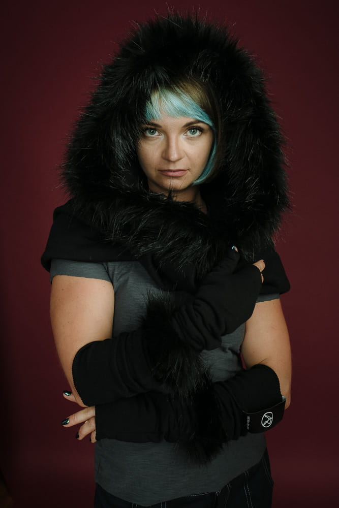 Kaptur czarny z czarnym futrem