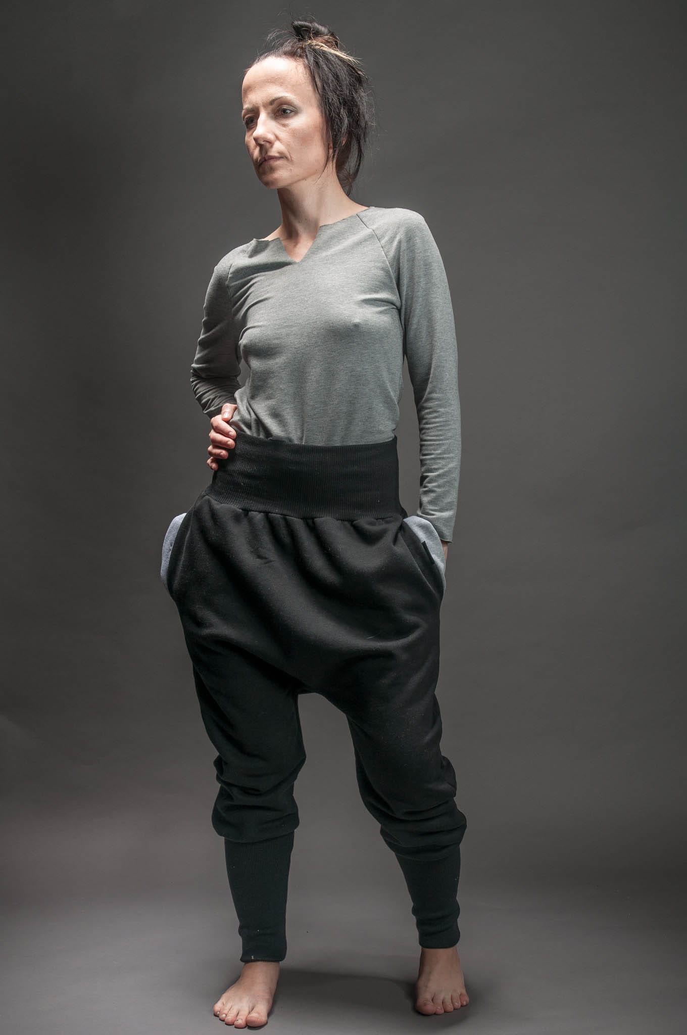 Spodnie wąskie damskie czarne z szarym