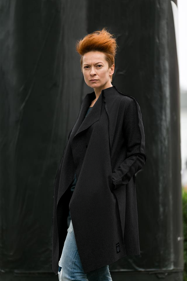 Czarny płaszcz sukienny damski