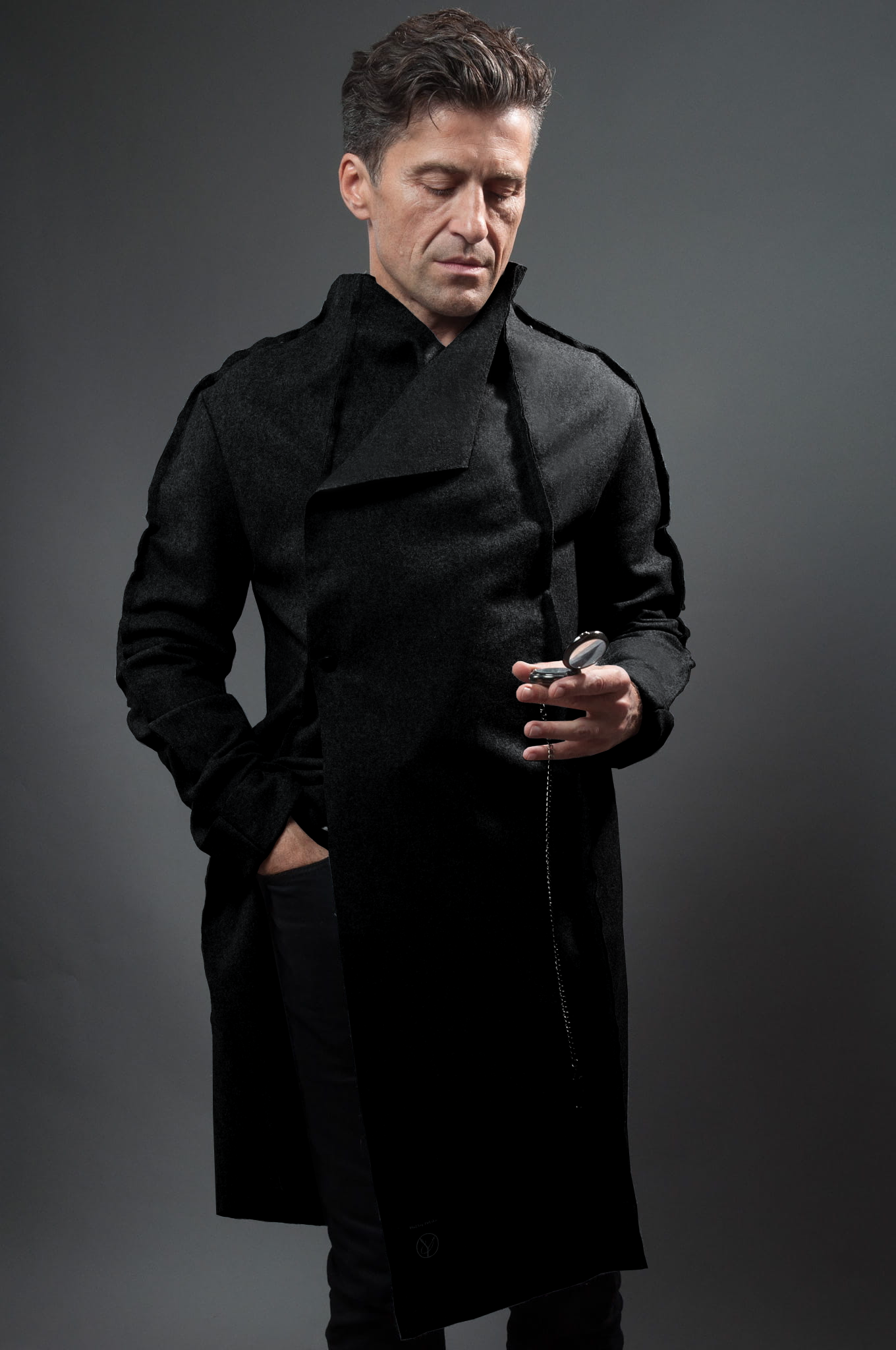 Czarny płaszcz sukienny męski