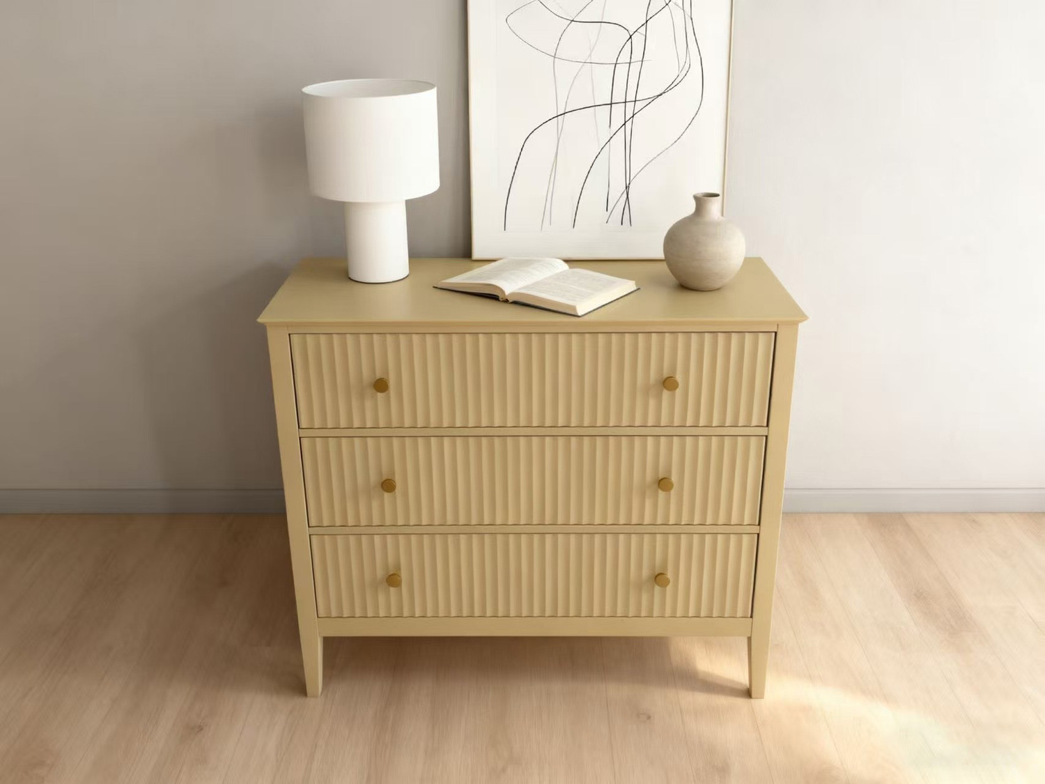 Beżowa komoda z Ryflowanymi frontami złote uchwyty 90 cm