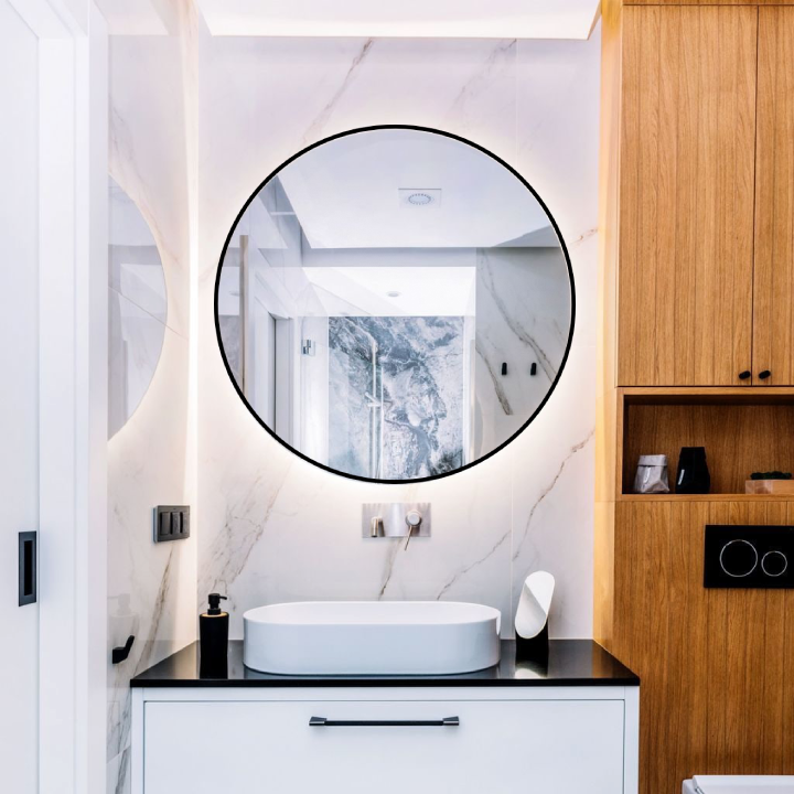 Lustro okrągłe 60cm w czarnej ramie podświetlone LED