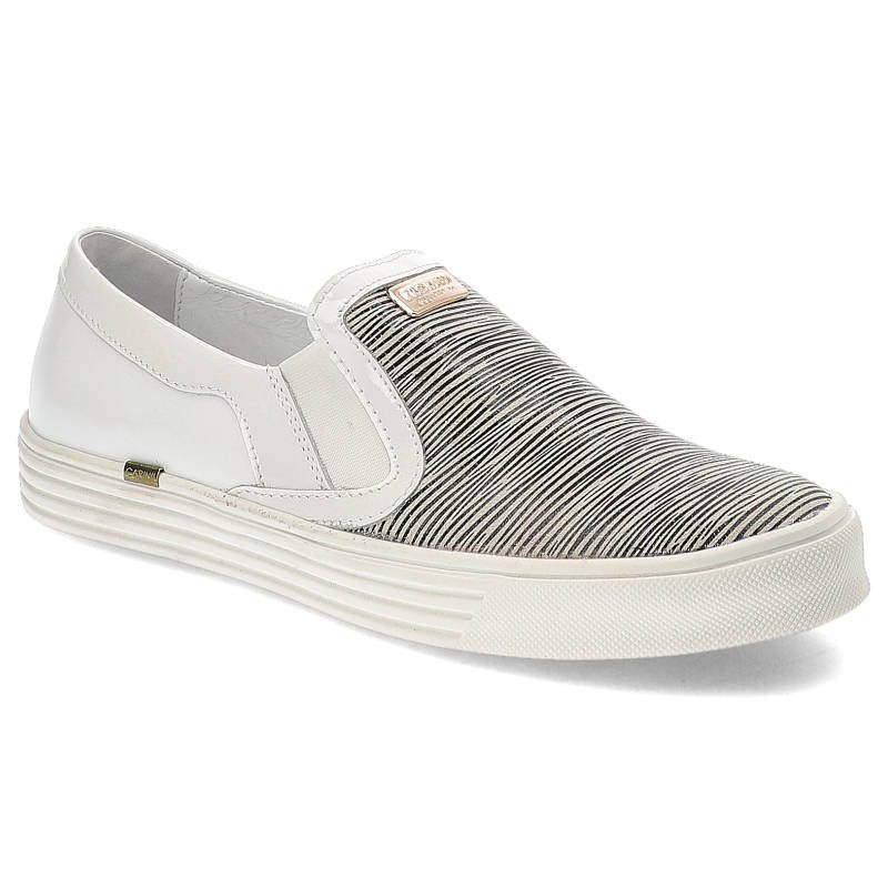 Trampki damskie Carinii, lakierowana skóra naturalna i na płaskiej podeszwie, czarno-białe, B2767_C22-967-355-996