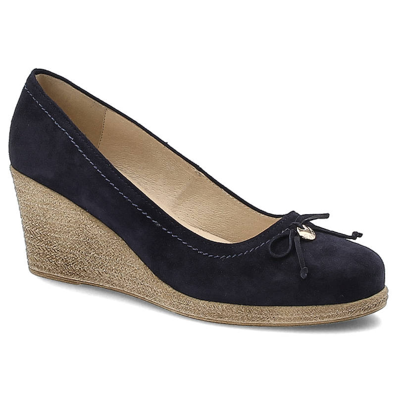 Półbuty damskie Gamis, skóra naturalna zamszowa z dekoracyjną kokardką nad palcami i wysokim koturnie, granat, 3605