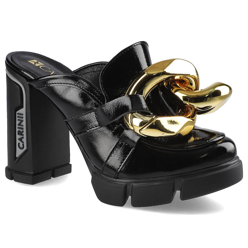 Klapki damskie Carinii, naturalna skóra licowa wsuwana z ozdobnym złotym metalowym elementem na podbiciu i wysokim słupku, czarne, B7351-070