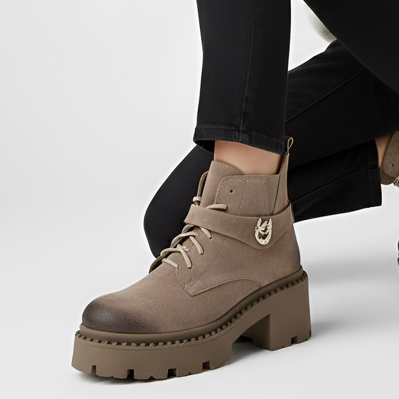 Botki damskie Armodo, zamszowe skórzane na klocku z okrągłym noskiem i na suwak, fango złoty, 60557-W