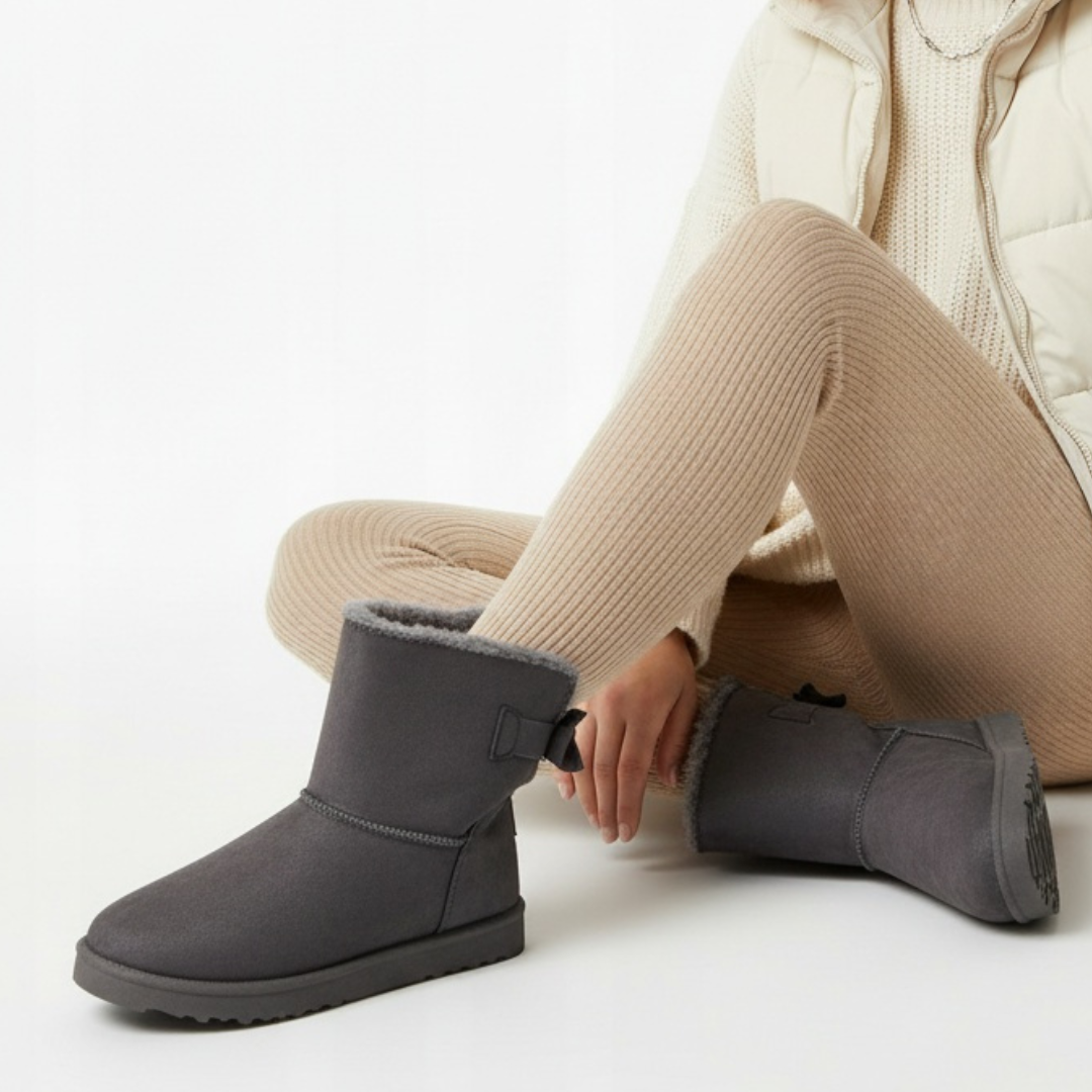 Botki damskie Cross Jeans, z miękkiego materiału tekstylnego o zamszowym wykończeniu z ocieplaną cholewką klasycznym wycięciem praktycznym zapięciem