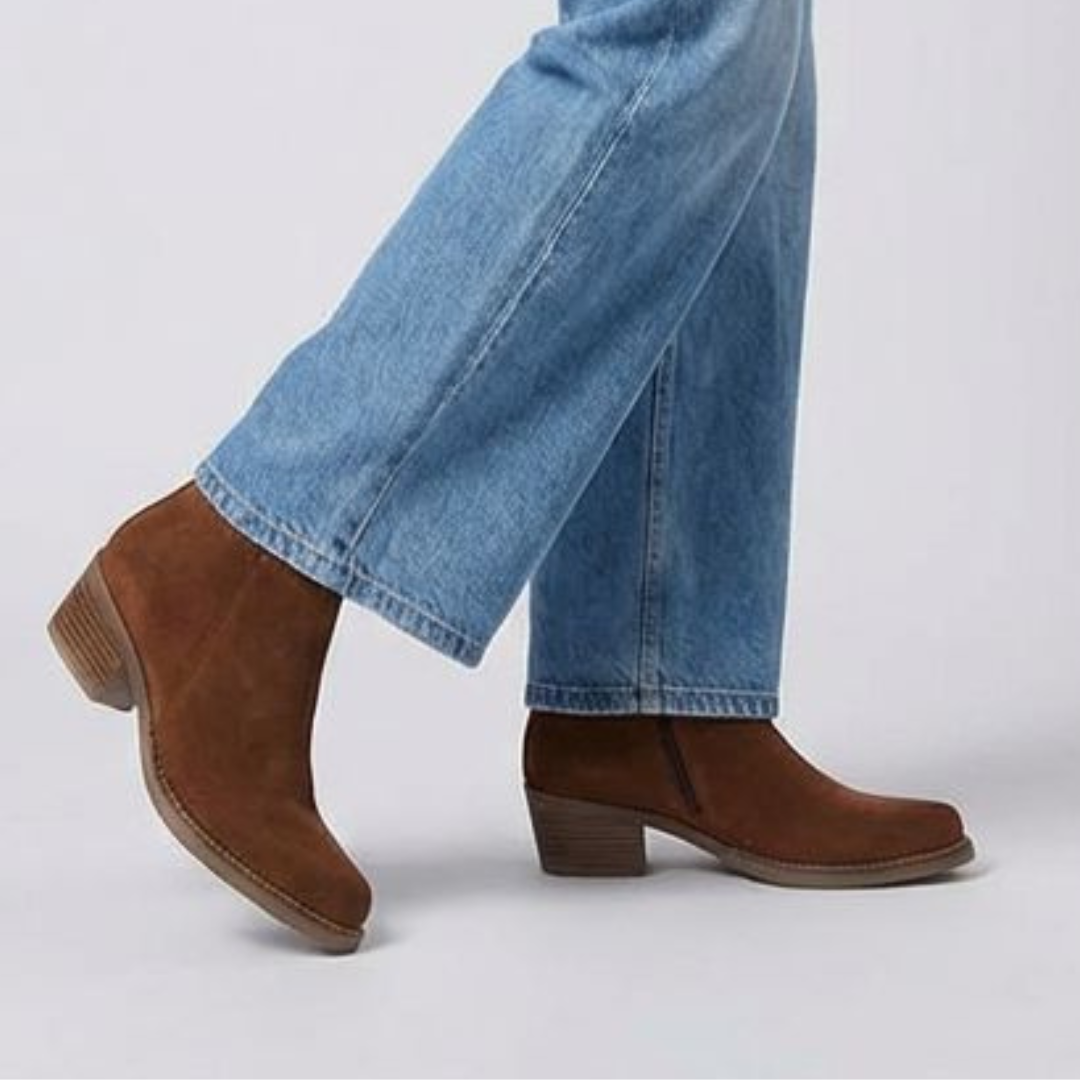 Botki damskie Hee, kowbojki zamszowe na klocku i zapinane na suwak, brązowe, 25773