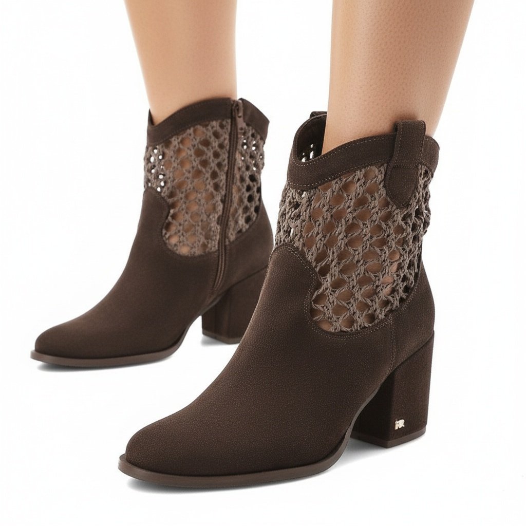 Botki damskie Karino, ze skóry naturalnej zamszowej z elastycznymi wstawkami z ażurowym wzorem po bokach, brązowe, 5912/008-P Mokka/Welur