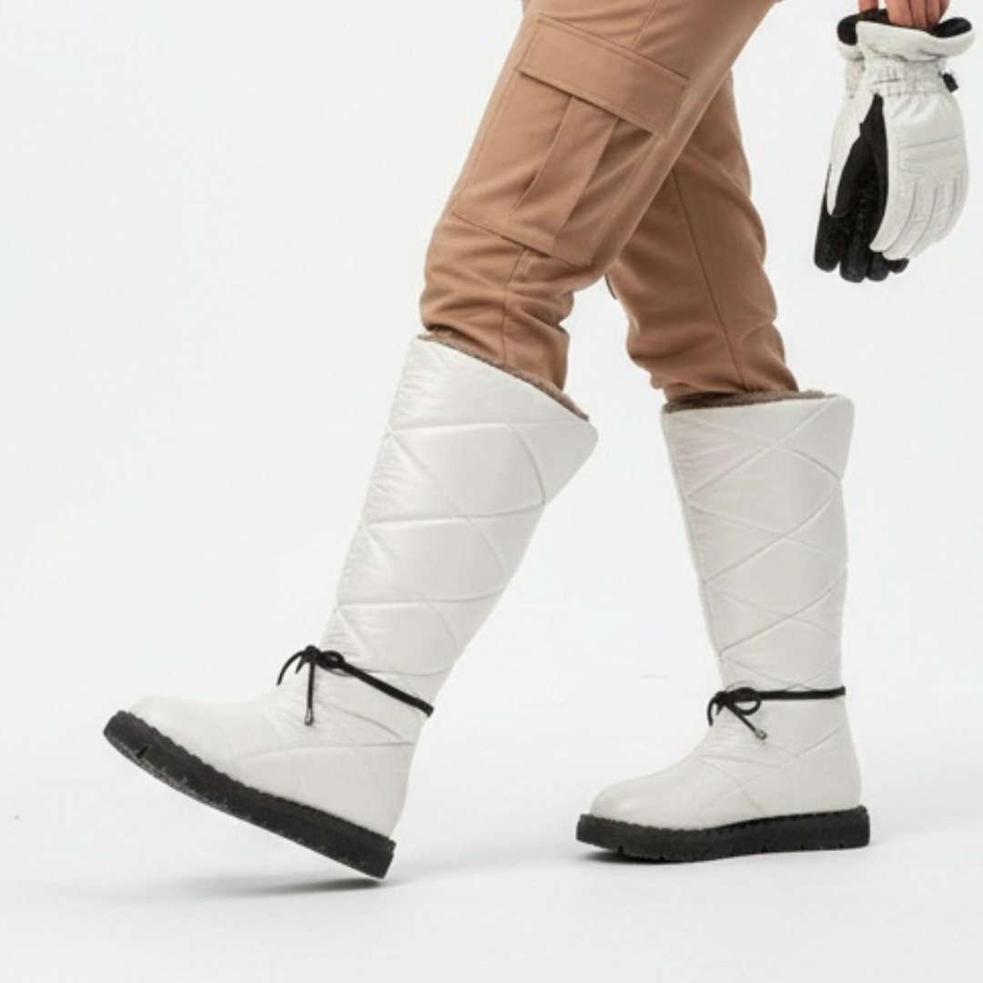 Kozaki damskie Artiker, cholewka z pikowanego materiału z ociepleniem i wiązaniem wokół kostki gruba podeszwa z wyraźnym profilem, białe, 51C0380