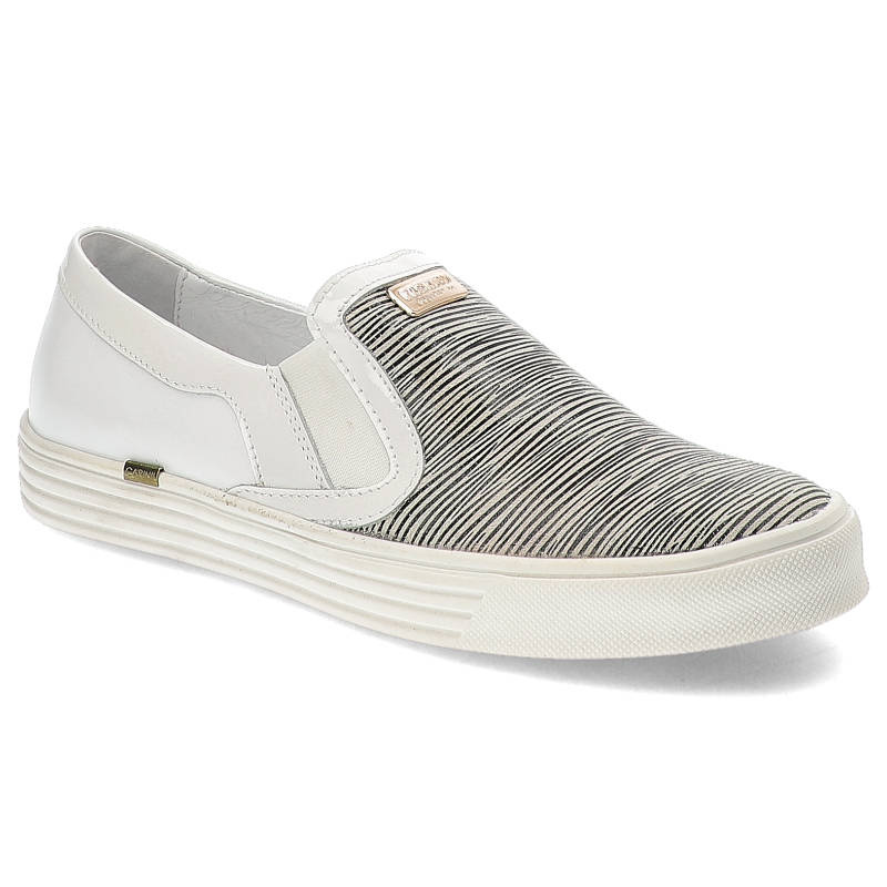 Trampki damskie Carinii, lakierowana skóra naturalna i na płaskiej podeszwie, czarno-białe, B2767_C22-967-355-996