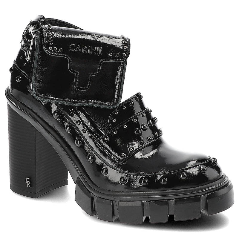Półbuty damskie Carinii, lakierowana cholewka z dekoracyjnymi nitami regulowany pasek z klapą stabilny wysoki obcas, czarne, B7934-070-000-000-E98
