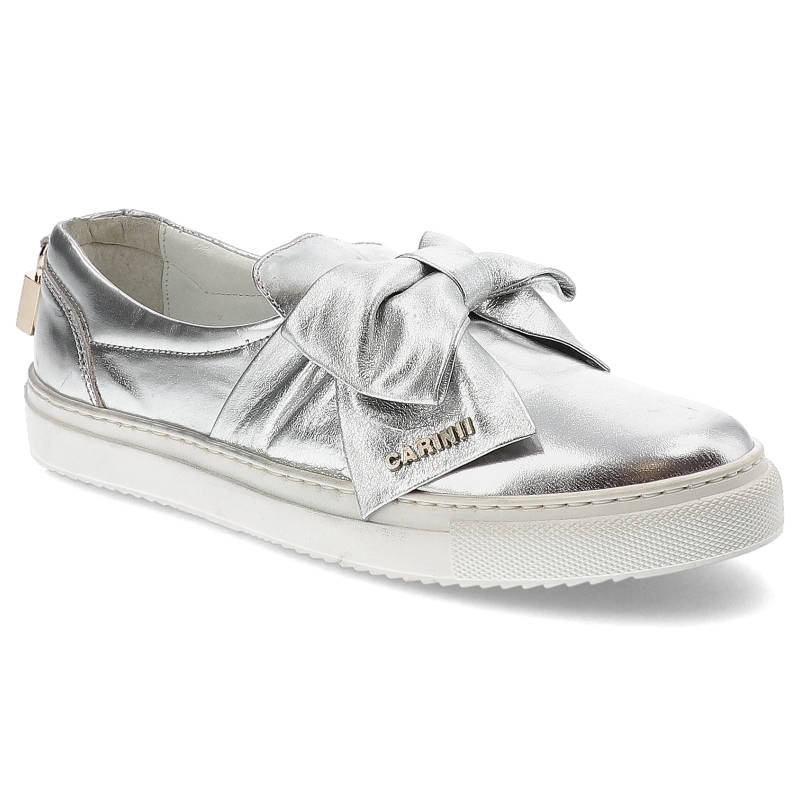 Półbuty damskie Carinii, wsuwane i skórzane, srebrne, B3853_611-J28-000-B67