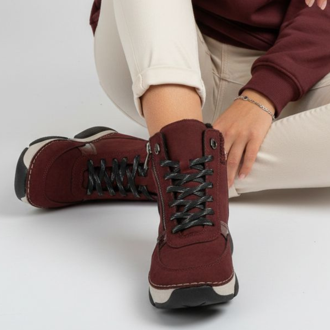 Trzewiki damskie Rieker, antistress ocieplane futerkiem i na grubej podeszwie, czerwone, 45960-35