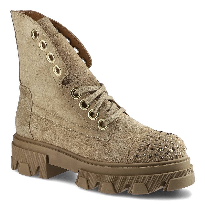 Botki damskie Damiss, naturalna skóra zamszowa z klasycznym sznurowaniem metalowymi przelotkami zdobieniem na nosku oraz podeszwą z głębokim bieżniki