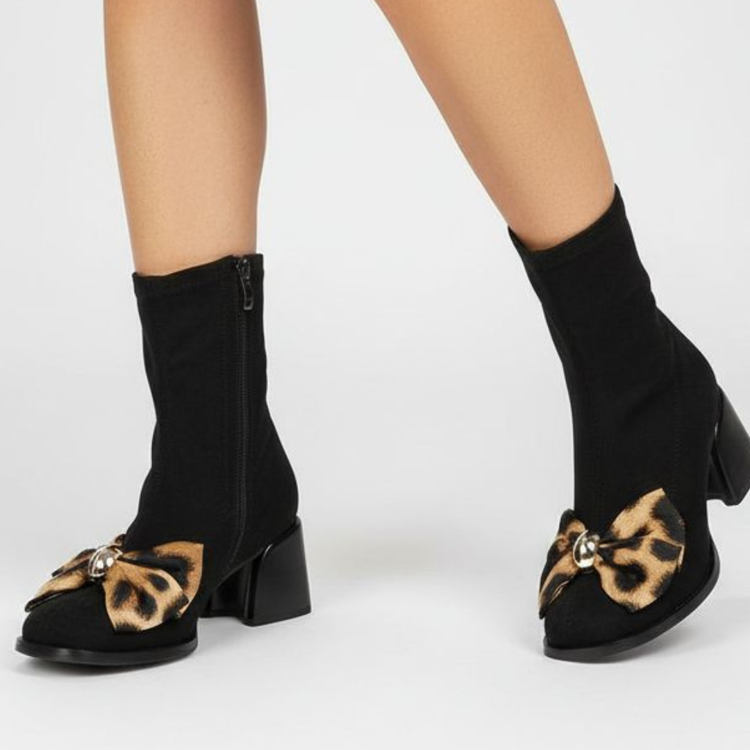 Botki damskie S. Barski, na klocku z materiałową cholewką za kostkę z kokardą w panterkę, czarne, JC52-827