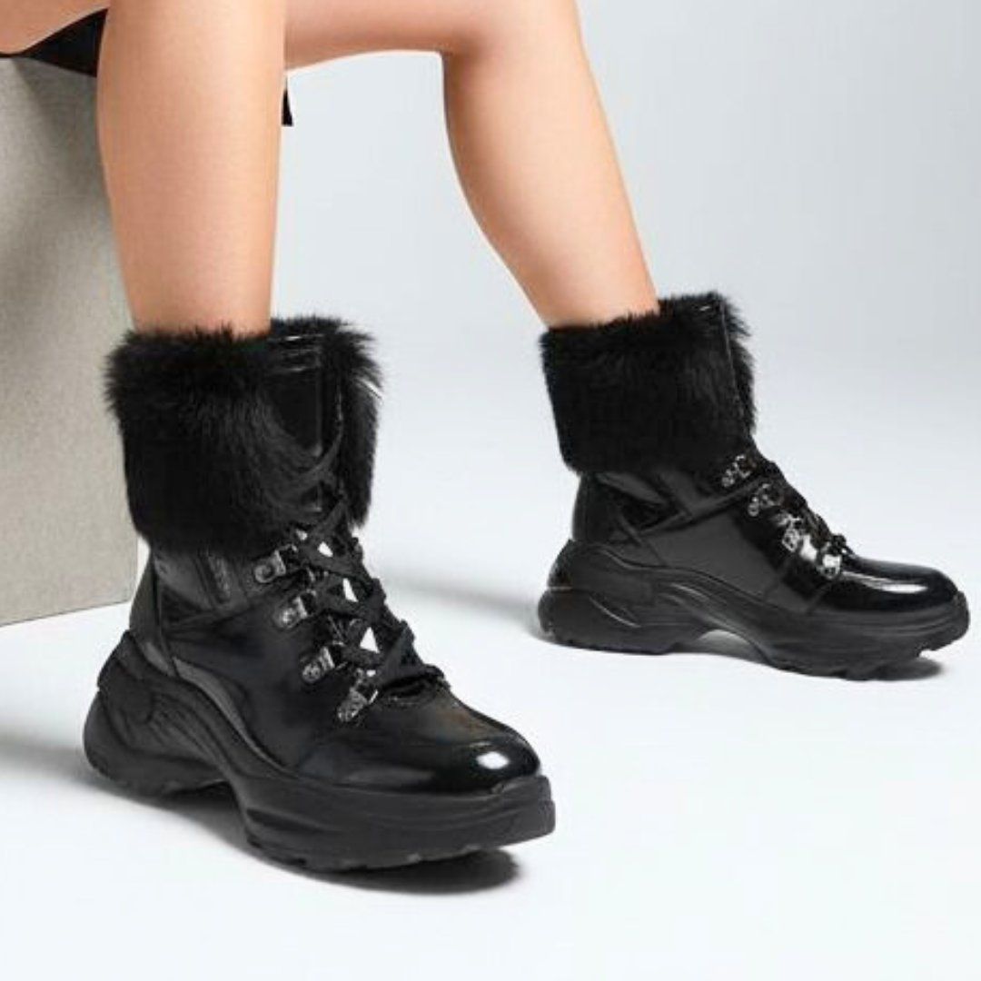 Botki damskie Chebello, naturalna skóra licowa z ocieplanym kołnierzem sznurowaną cholewką i sportową podeszwą o amortyzującym profilu, czarne, 2760-