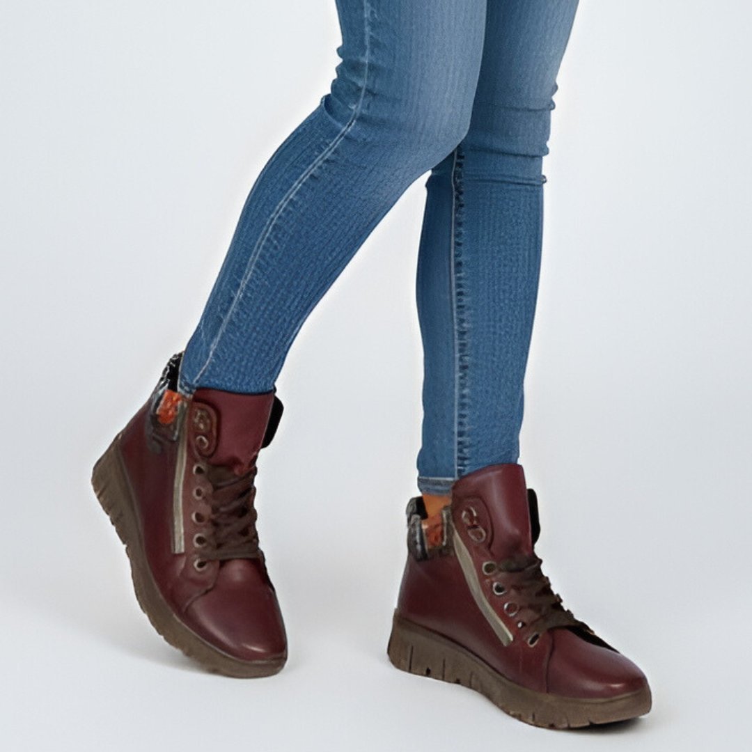 Trzewiki damskie Rieker, botki na płaskiej podeszwie ocieplane futerkiem i zapinane na suwak, czerwone, N1305-35